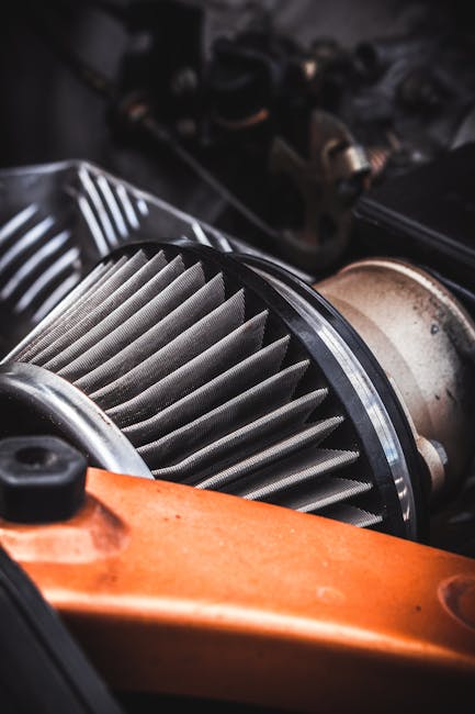 Iš arti matomas rekuperatoriaus oro filtras namų vėdinimo sistemoje