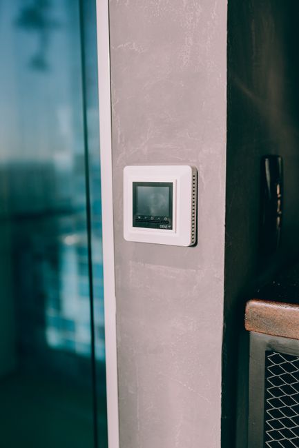 „Smart home“ triukai kasdieniam gyvenimui: automatizacijos scenarijai rytui, vakarui ir kai išeinate iš namų